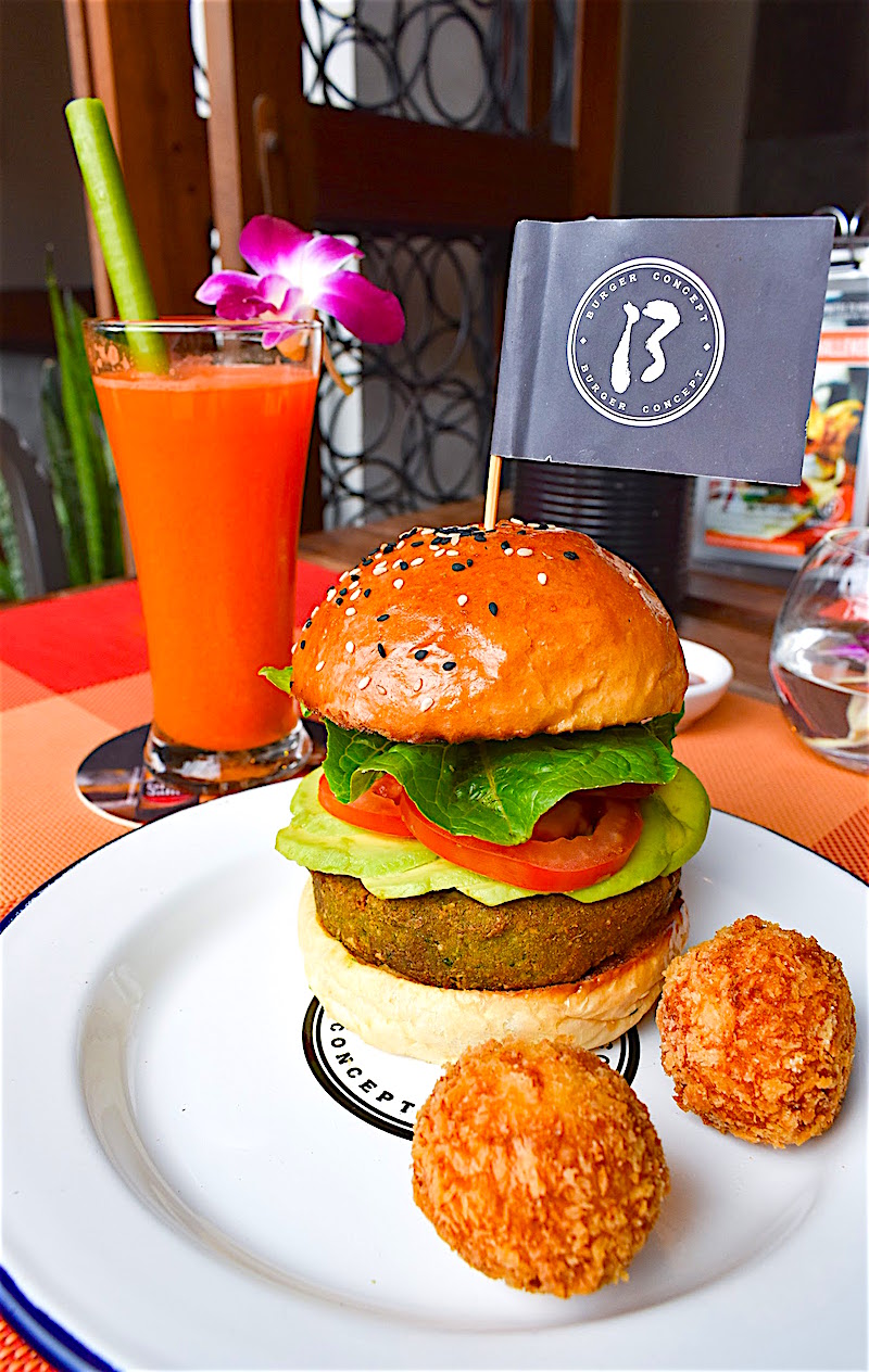 www.thefunkyturtle.com baia burger on koh tao