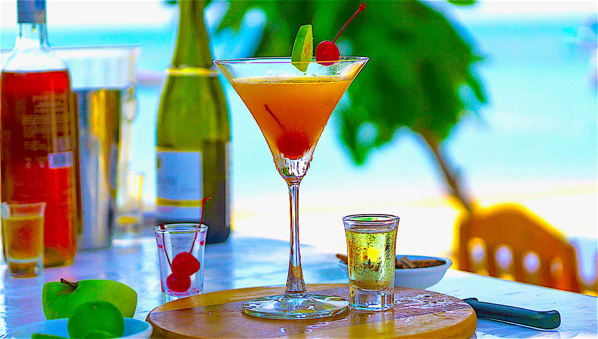 www.thefunkyturtle.com breeze cafe and restaurant koh tao cocktails on beach