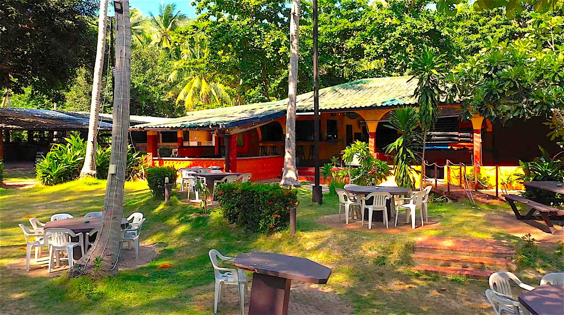 www.thefunkyturtle.com hacienda bar and grill restaurant koh tao gardens