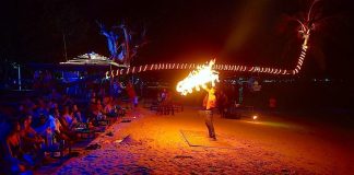 thefunkyturtle.com-nightlife-koh-tao-fire-show