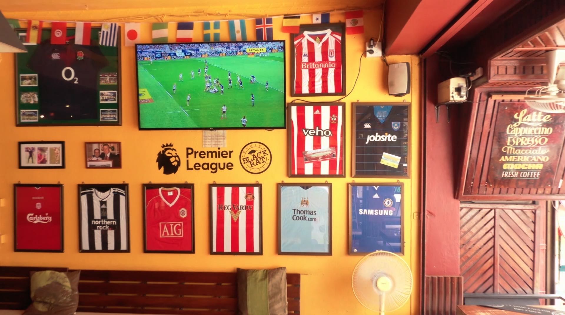 www.thefunkyturtle.com reef sports bar koh tao live football