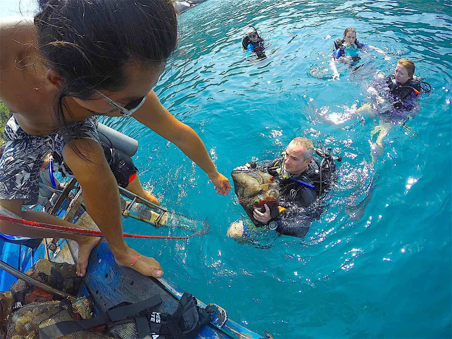 www.thefunkyturtle.com-Dive-Against-Debris-koh-tao-collection-on-boats