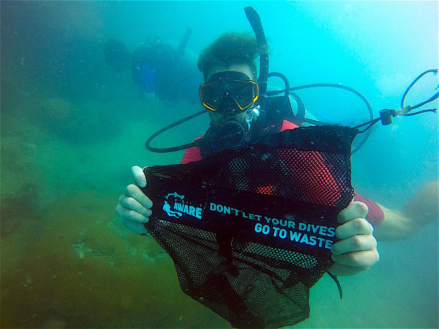 www.thefunkyturtle.com Dive-Against-Debris on koh tao