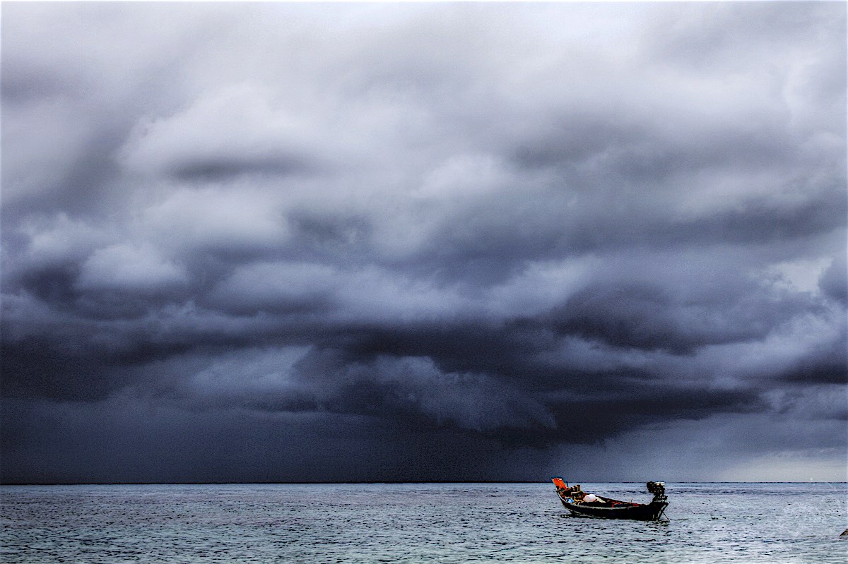 www.thefunkyturtle.com-a-stormy-day-on-koh-tao