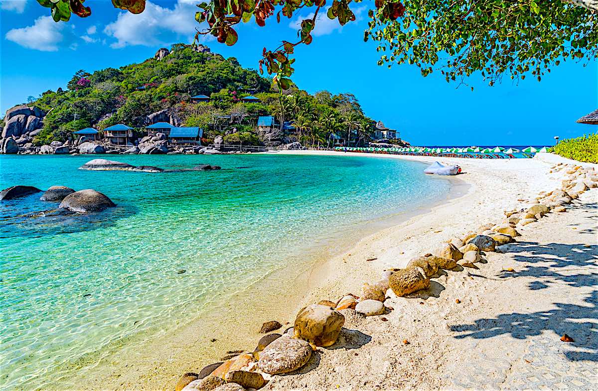 www.thefunkyturtle.com-amazing-koh-nangyuan-beach