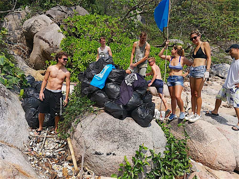 www.thefunkyturtle.com aow mow beach clean ups koh tao