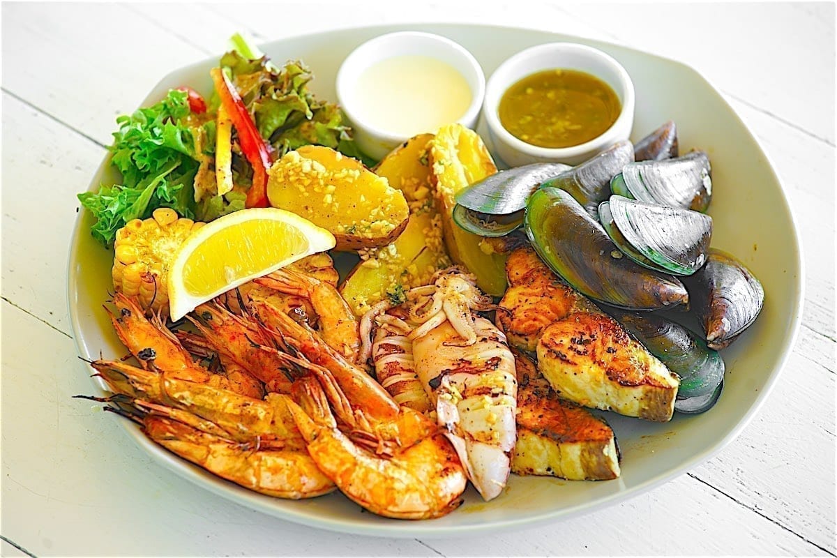 www.thefunkyturtle.com beachside bar and restaurant seafood dishes