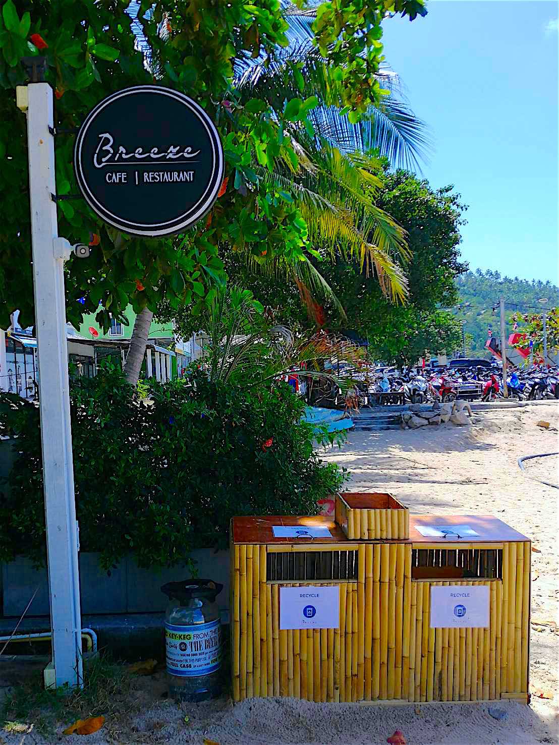 www.thefunkyturtle.com breeze restaurant recycling point koh tao