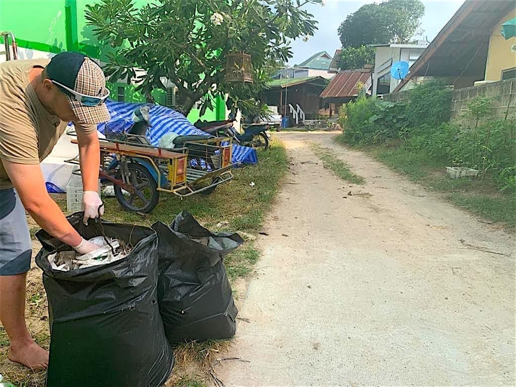 www.thefunkyturtle.com clean ups on koh tao