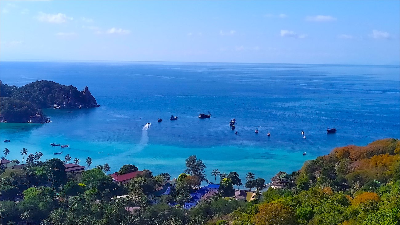 www.thefunkyturtle.com deisha viewpoint looking over chalok baan kao koh tao