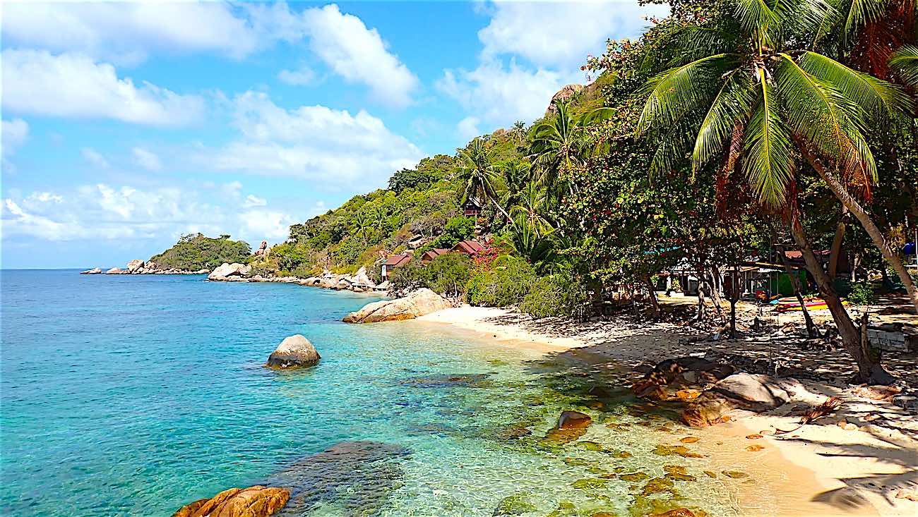 www.thefunkyturtle.com june juea bay coastline of koh tao