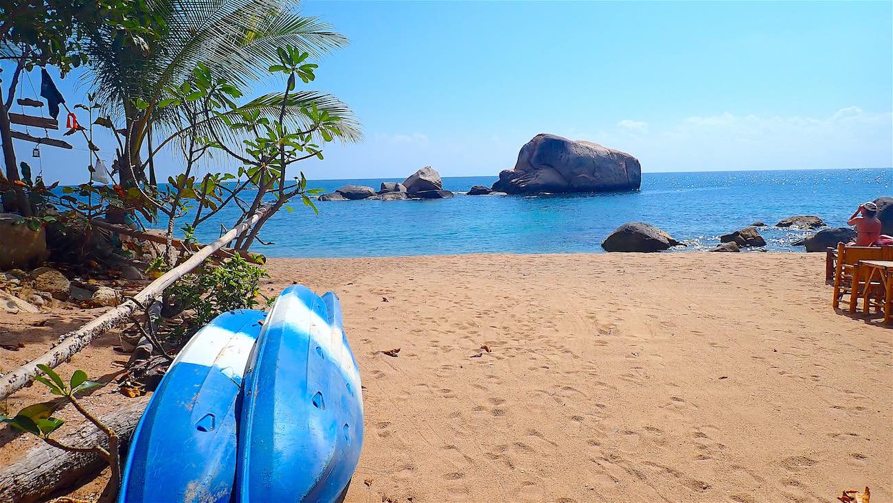 www.thefunkyturtle.com kayaking tanote beach koh tao