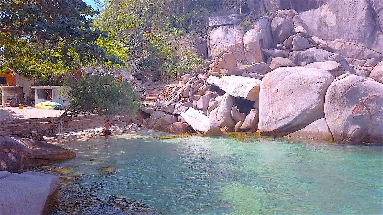 www.thefunkyturtle.com swimming at tao thong beach koh tao