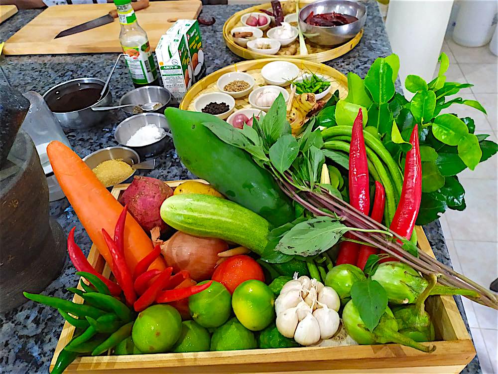 www.thefunkyturtle.com parawan thai cooking class koh tao fresh ingredients