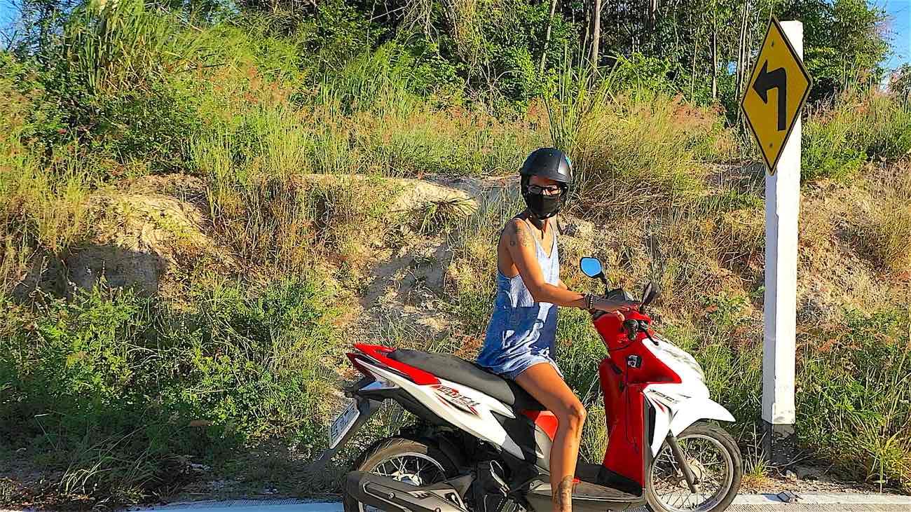 www.thefunkyturtle.com Safe & Fun Scooter Rental Koh Tao