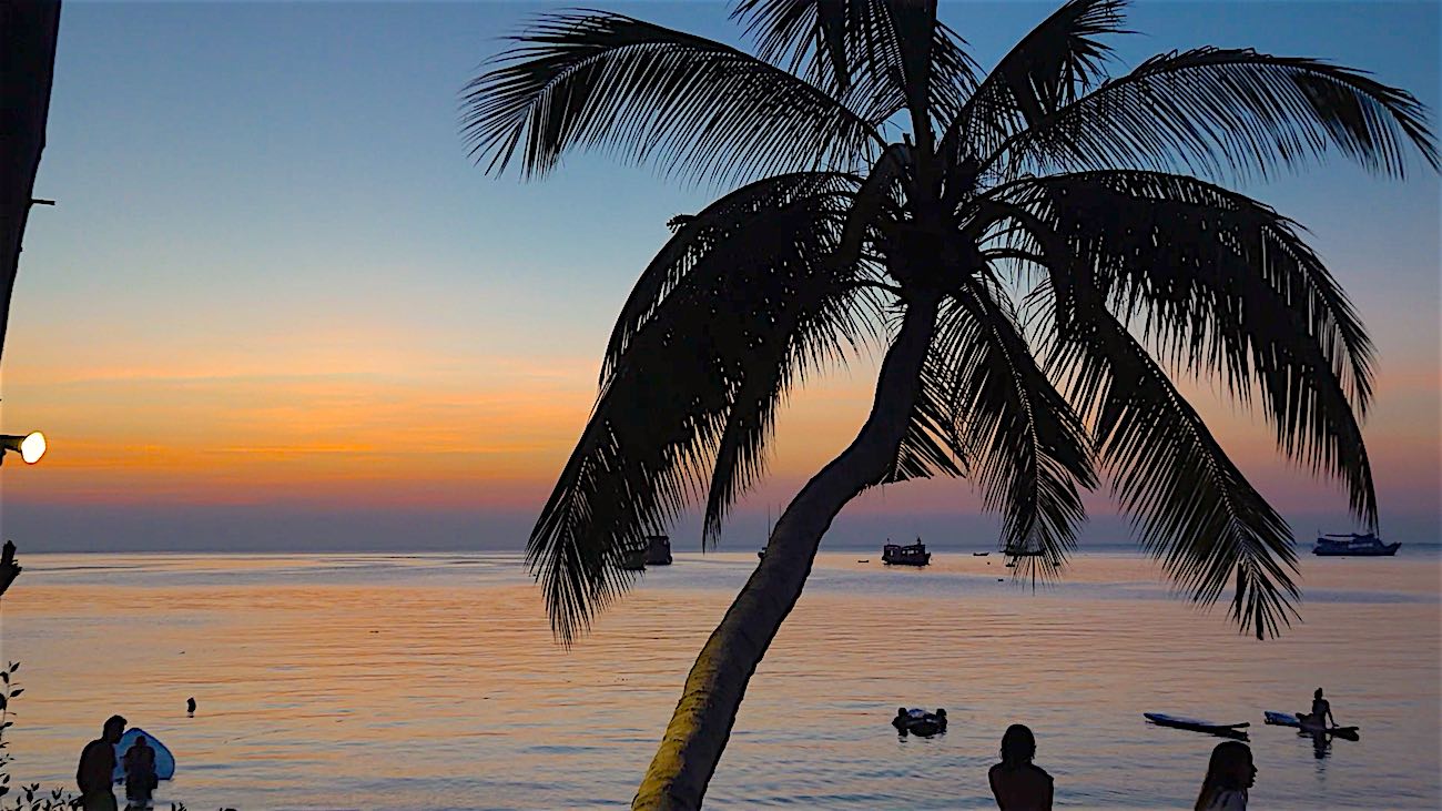 www.thefunkyturtle.com maya beach club koh tao sunset