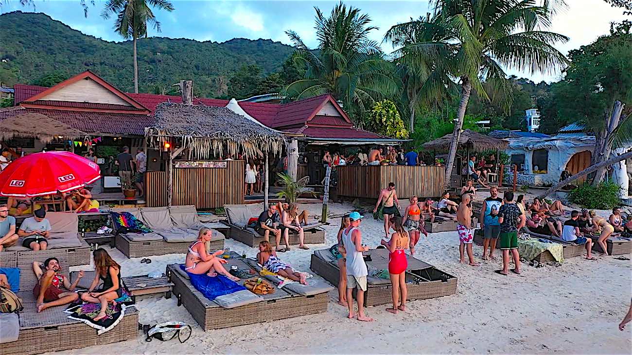 www.thefunkyturtle.com maya beach club koh tao thailand