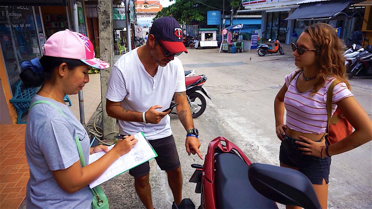 www.thefunkyturtle.com koh tao scooter rental tips check the scooter