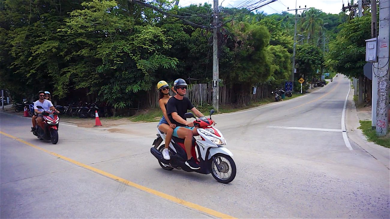 www.thefunkyturtle.com koh tao scooter rental tips drive slowly